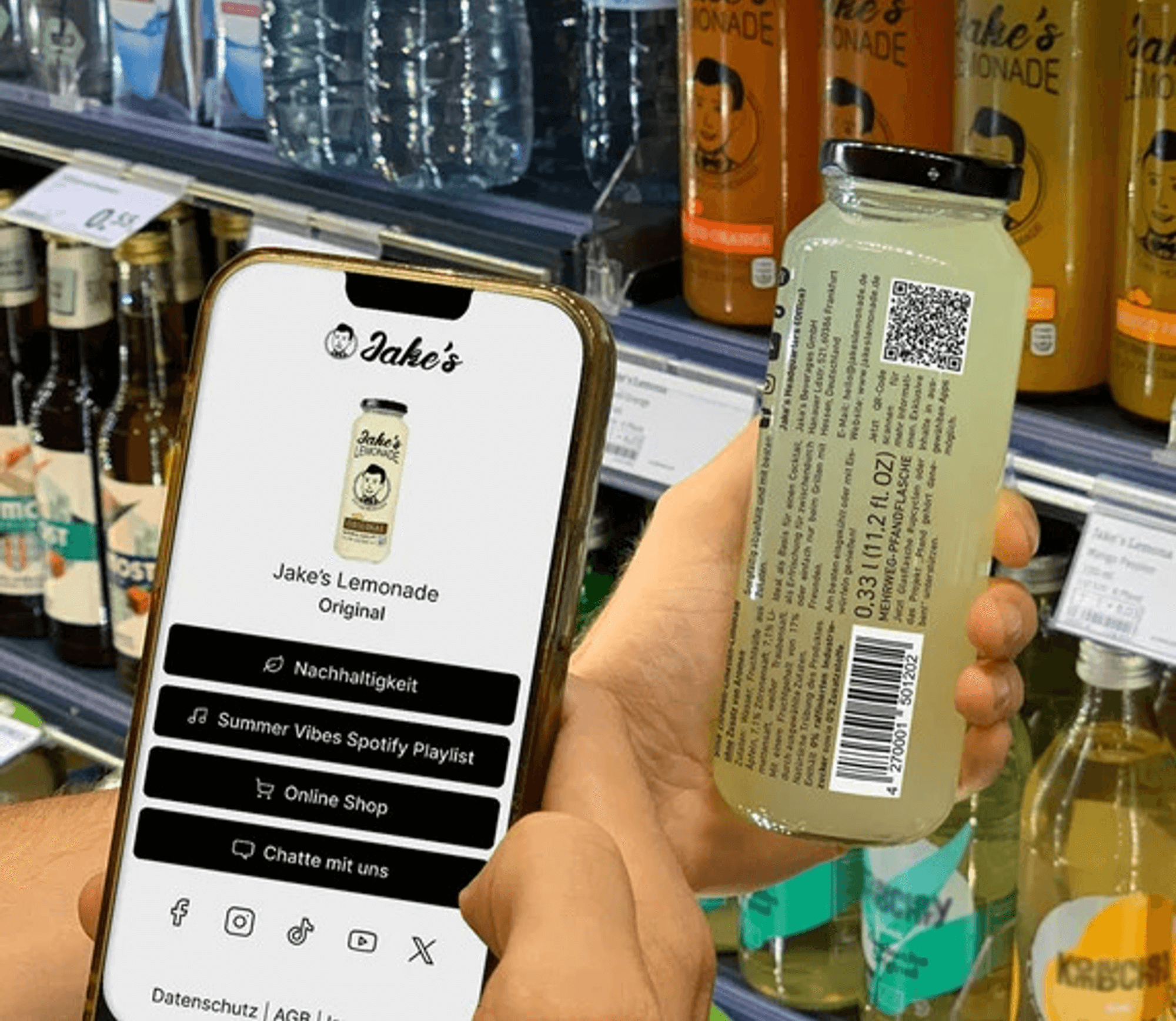 Scanning the info.link Digital Product Passport on a lemonade in a supermarket