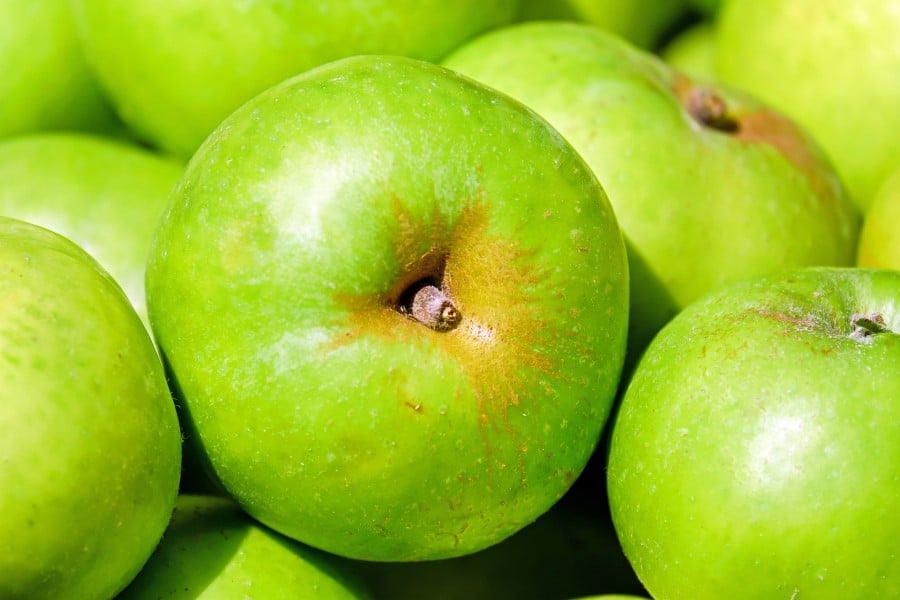 Not all apples are green - Image courtesy of pixabay